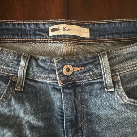 Levi’s’ Women's Blue Denim Shorts 16 - Picture 2 of 6